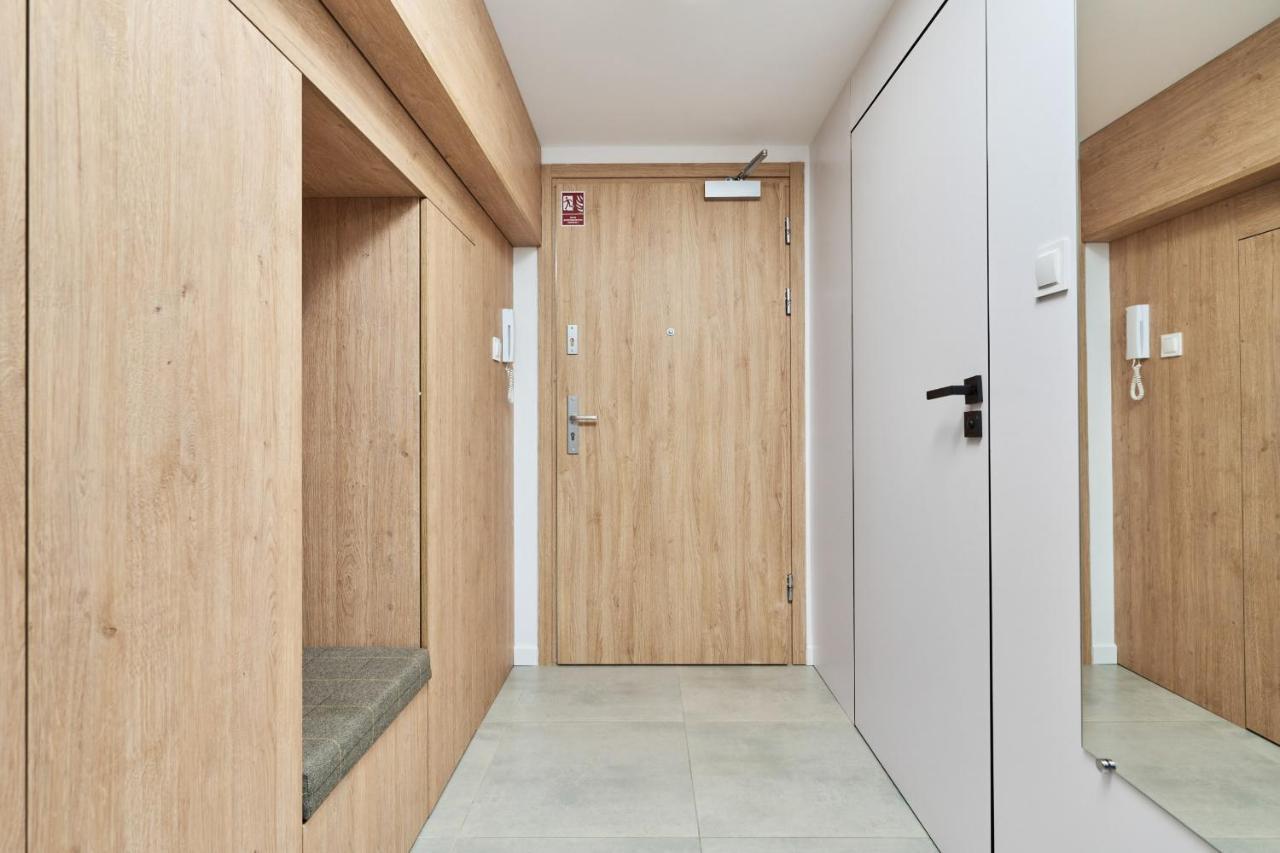 Mezzanine Studio Apartments Zarembowicza Wroclaw Airport By Renters 外观 照片