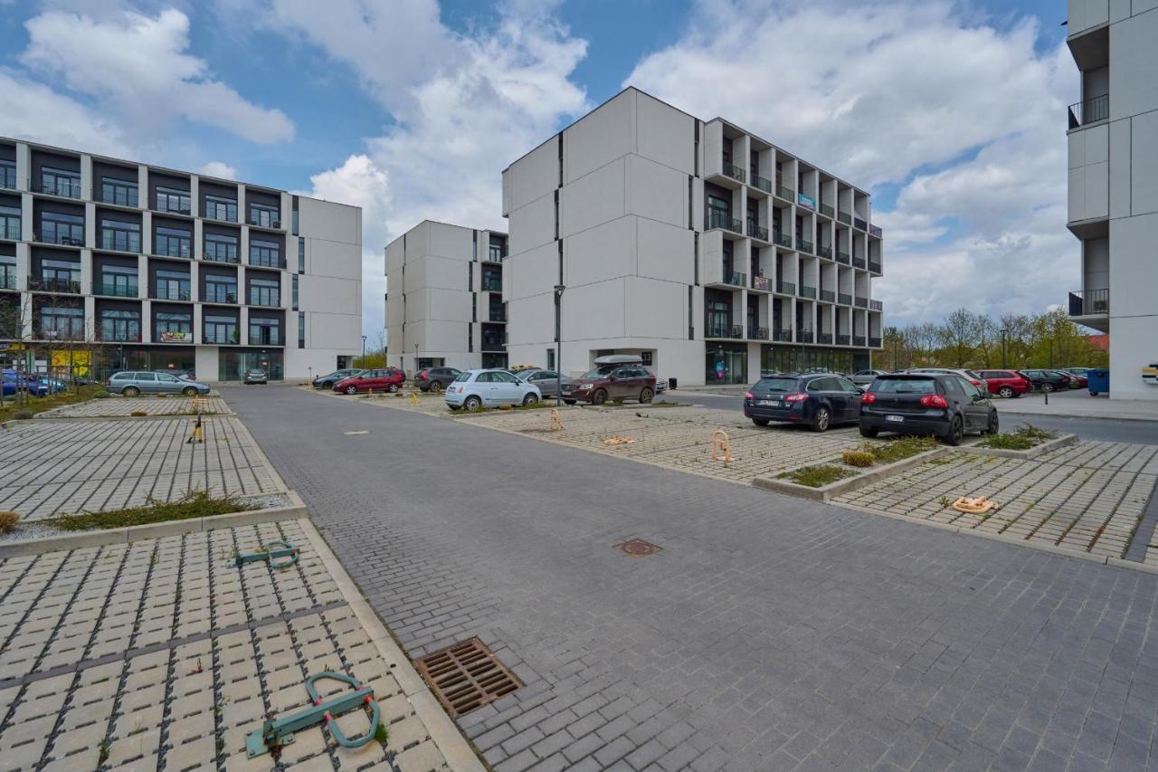 Mezzanine Studio Apartments Zarembowicza Wroclaw Airport By Renters 外观 照片