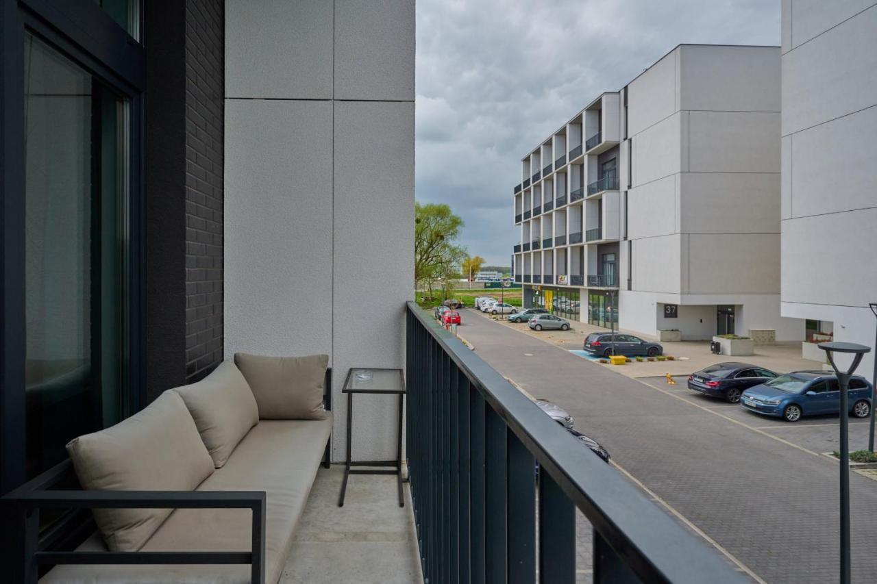 Mezzanine Studio Apartments Zarembowicza Wroclaw Airport By Renters 外观 照片